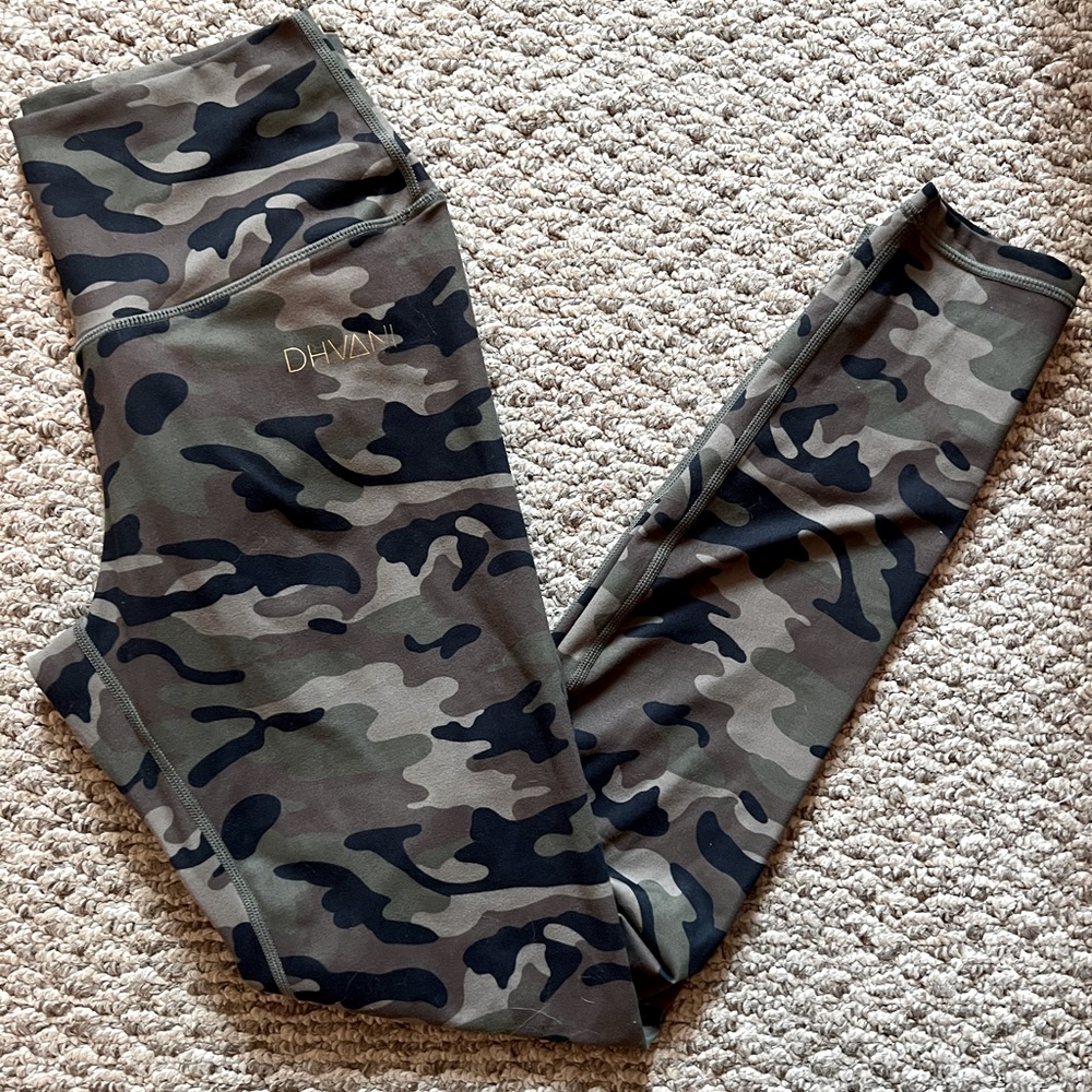 Camo DHVANI yoga pants
